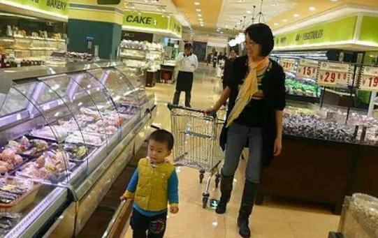 小孩超市骂人视频,家庭教育与公共场合礼仪反思