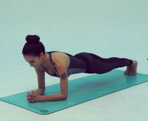 平板支撑视频教学方法,高效塑形动作解析与指导