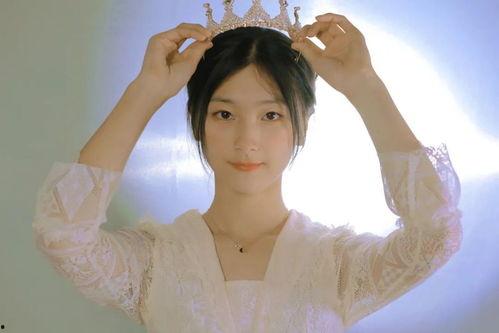 00后想火的女孩视频,短视频中的青春魅力与梦想追求